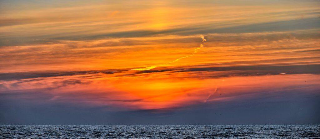This image has an empty alt attribute; its file name is sunset-6562008_1280-1024x444.jpg